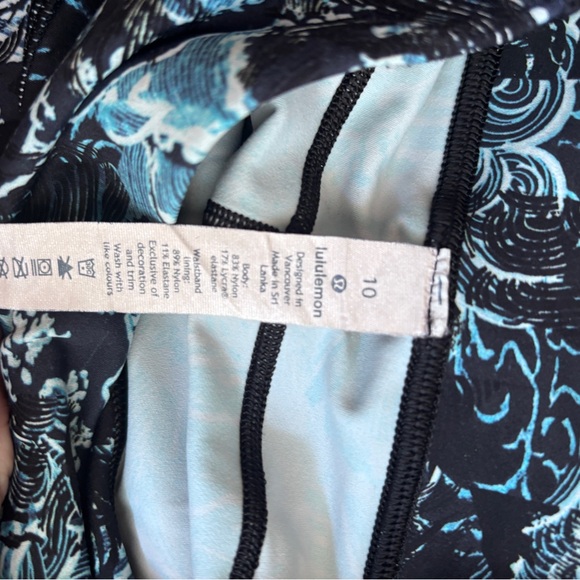 Lululemon Athletica Blue and Black Patterned Leggings - Picture 3 of 6